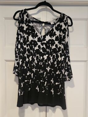 White House Black Market Black & White Floral Cold-Shoulder Top